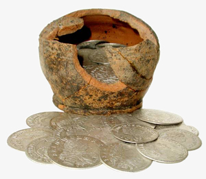 керамическая копилка с монетами